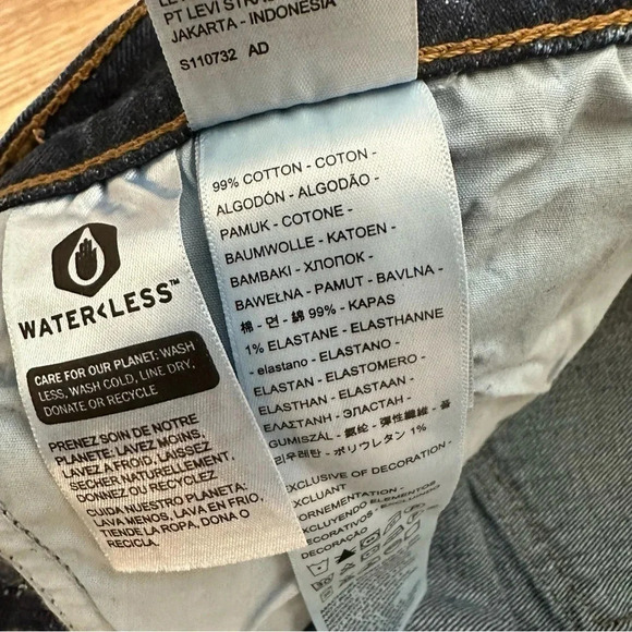 Levi's Women's High Rise Jeans - Dark Blue - Picture 4 of 8